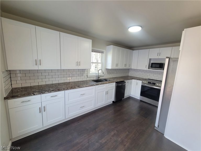 923 Russell Avenue, Akron, OH - Photo 2