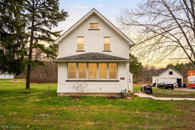 2816 Hoagland Blackstub Road, Cortland, OH - Photo 2