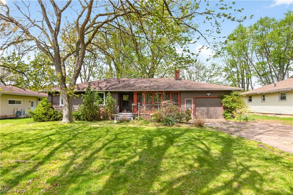 39568 Carol Lane, Elyria, OH