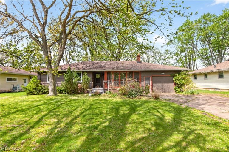 39568 Carol Lane, Elyria, OH, 44035