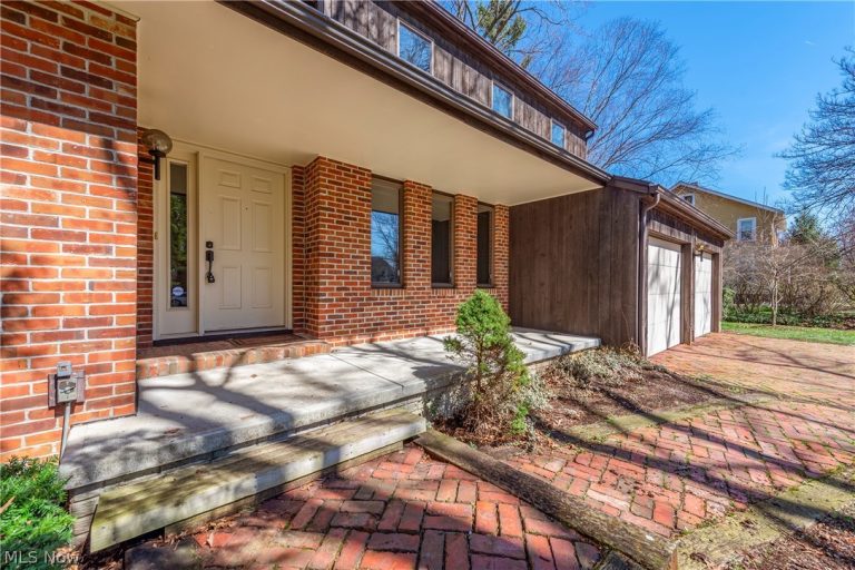 340 Edgemeer Place, Oberlin, OH - Photo 2