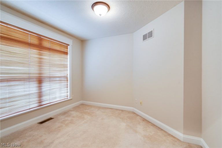 4046 Lindbergh Avenue, Canton, OH - Photo 4