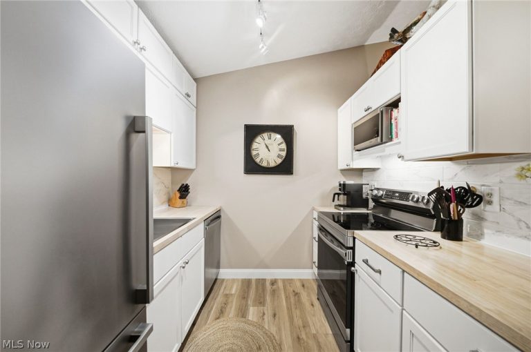 35375 Greenwich Avenue, North Ridgeville, OH - Photo 4