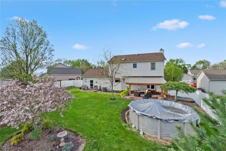 114 Shawnee Circle, Louisville, OH - Photo 2