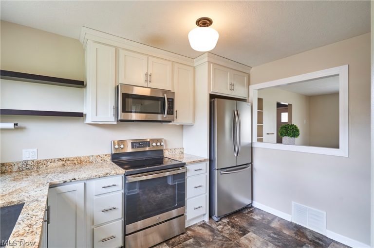 120 Bonnett Street, North Canton, OH - Photo 6