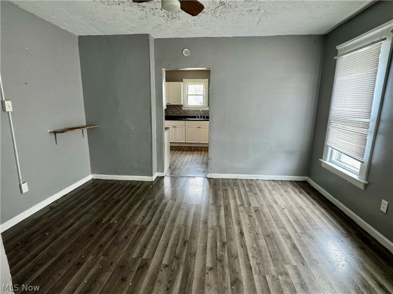 859 Whitcomb Road, Cleveland, OH - Photo 8