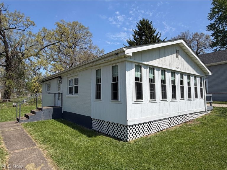 624 Cemetery Street, Coshocton, OH - Photo 2