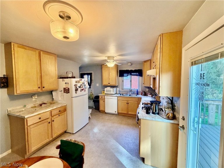 3922 Hanlin Way, Weirton, WV - Photo 4