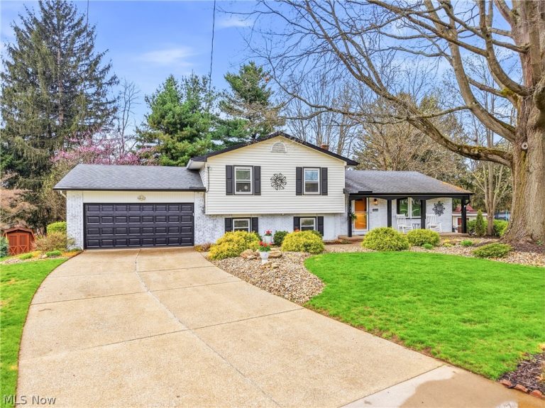 276 High Point Circle, Tallmadge, OH - Photo 2