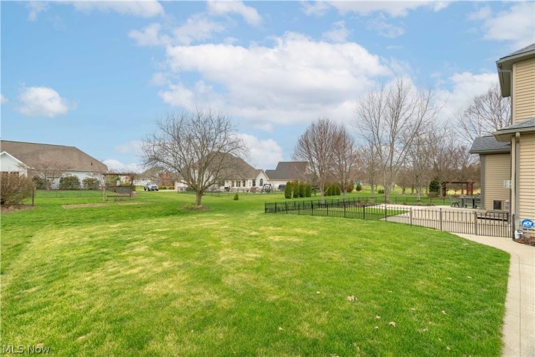 6607 Woodbridge Circle, Massillon, OH - Photo 5