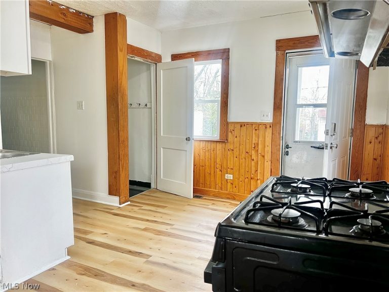 67 Forbes Road, Bedford, OH - Photo 8