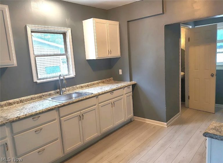 877 Hammel Street, Akron, OH - Photo 2