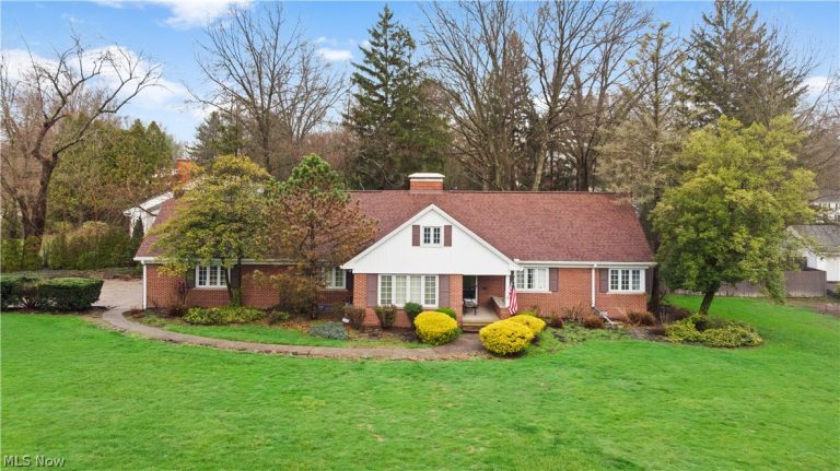 250 Schocalog Road, Akron, OH, 44313