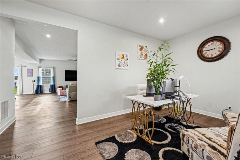 3268 Stoneleigh Road, Canton, OH - Photo 5