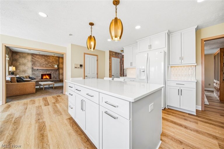 471 Medway Road, Highland Heights, OH - Photo 6