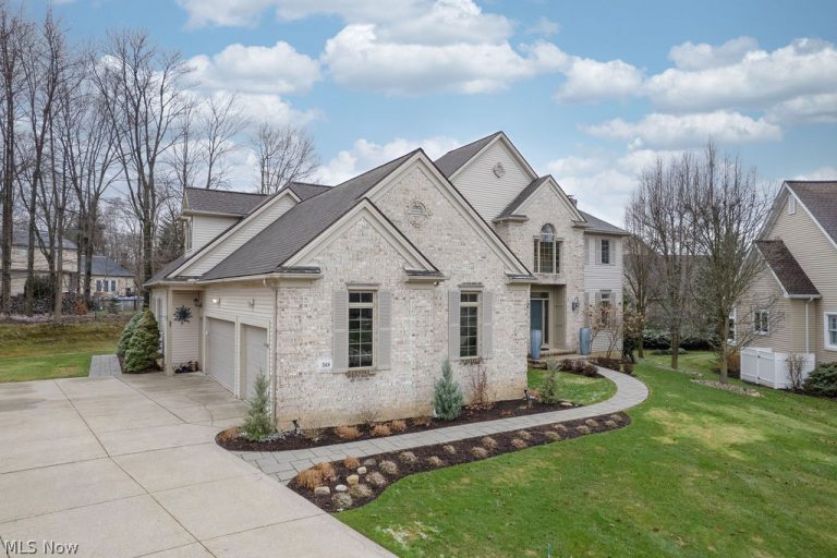 388 Saint Andrews Drive, Highland Heights, OH - Photo 2