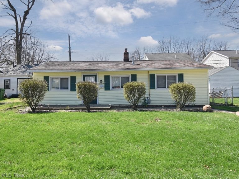 33850 Beachpark Drive, Eastlake, OH - Photo 2
