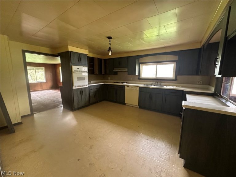 46131 Mort Drive, East Liverpool, OH - Photo 3