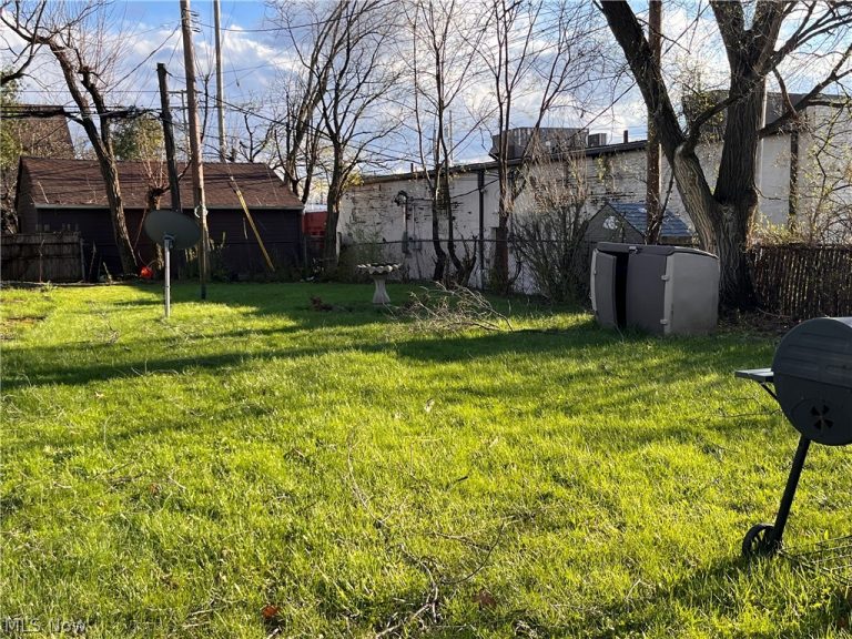 16512 Stockbridge Avenue, Cleveland, OH - Photo 5