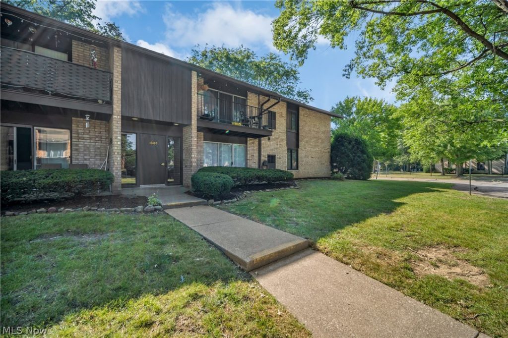 16485 Heather Lane #101, Middleburg Heights, OH