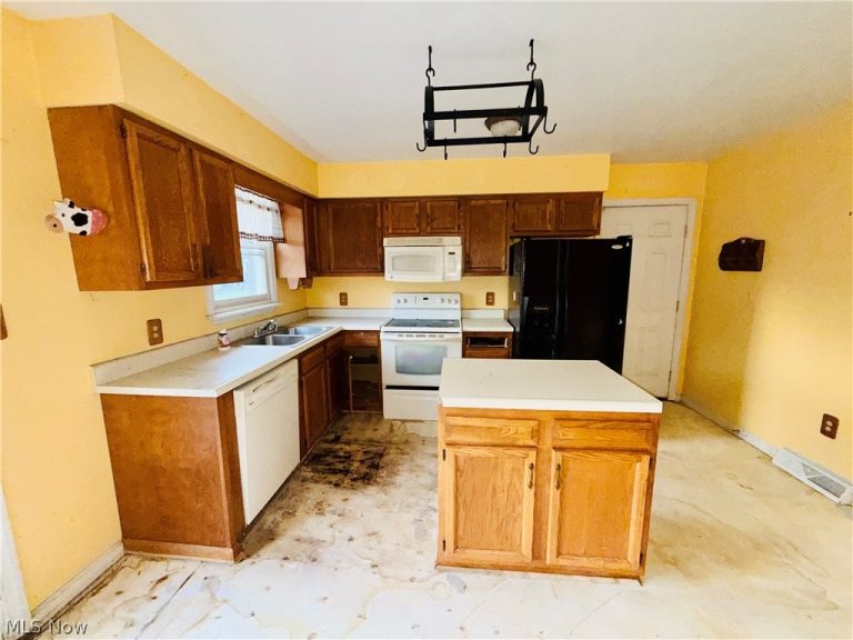 335 Sealock Avenue, Steubenville, OH - Photo 8