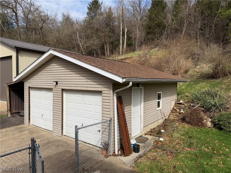 55881 Colerain Pike, Martins Ferry, OH - Photo 3
