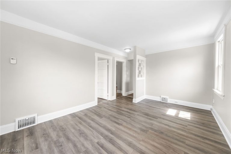 3225 38th Street, Cleveland, OH - Photo 2