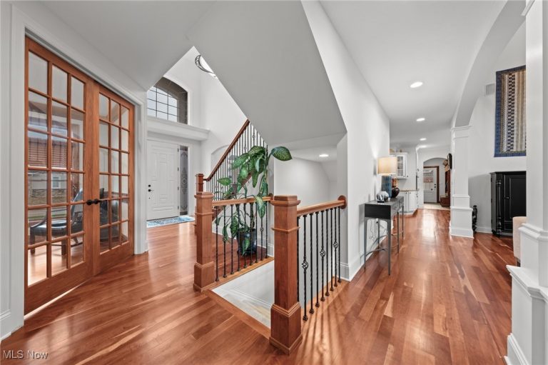 343 Glasgow Drive, Highland Heights, OH - Photo 2