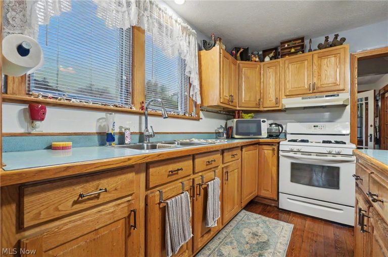 615 Ohio Avenue, Sebring, OH - Photo 3