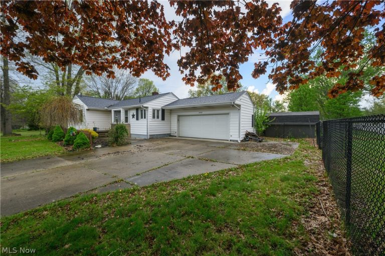 2950 Stanton Avenue, Massillon, OH - Photo 2