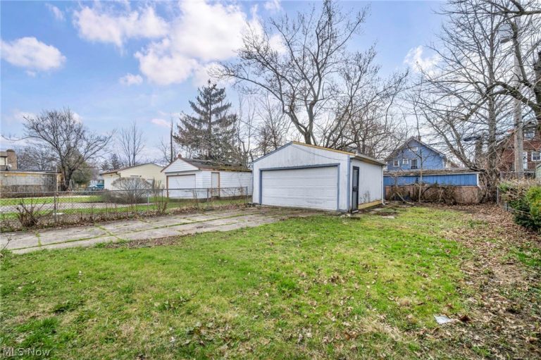 13910 Bartlett Avenue, Cleveland, OH - Photo 5