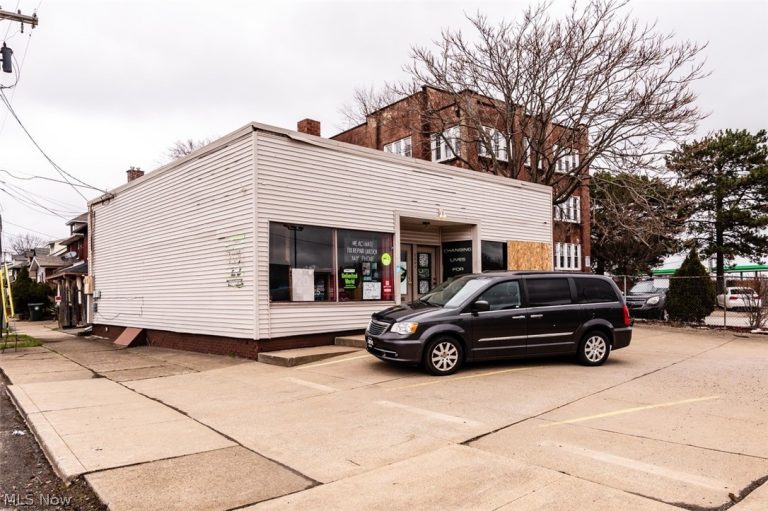 2241 Tuscarawas Street, Canton, OH - Photo 2