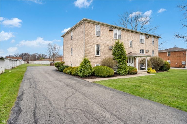1982 Mathews Road, Poland, OH - Photo 4