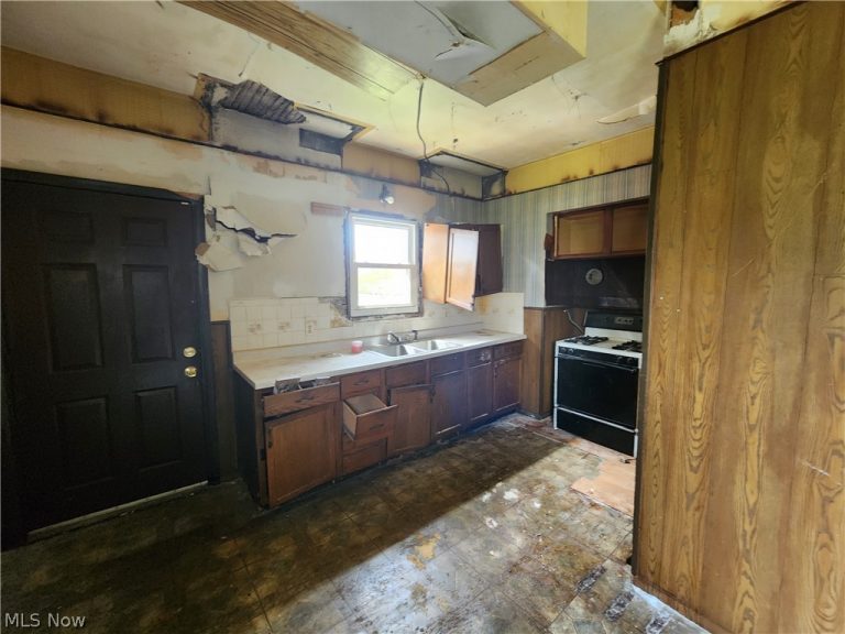 611 Cohasset Drive, Youngstown, OH - Photo 6