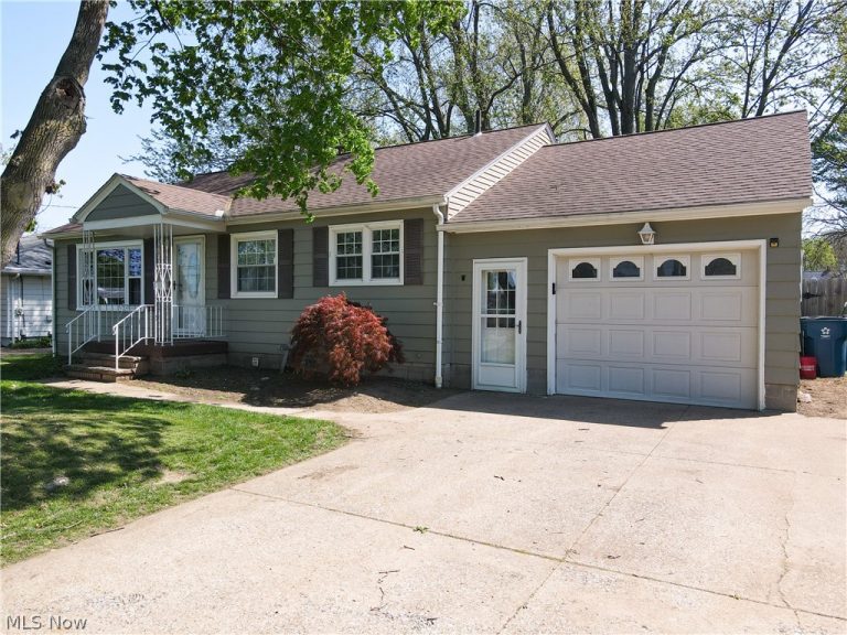 147 Central Drive, Amherst, OH - Photo 2