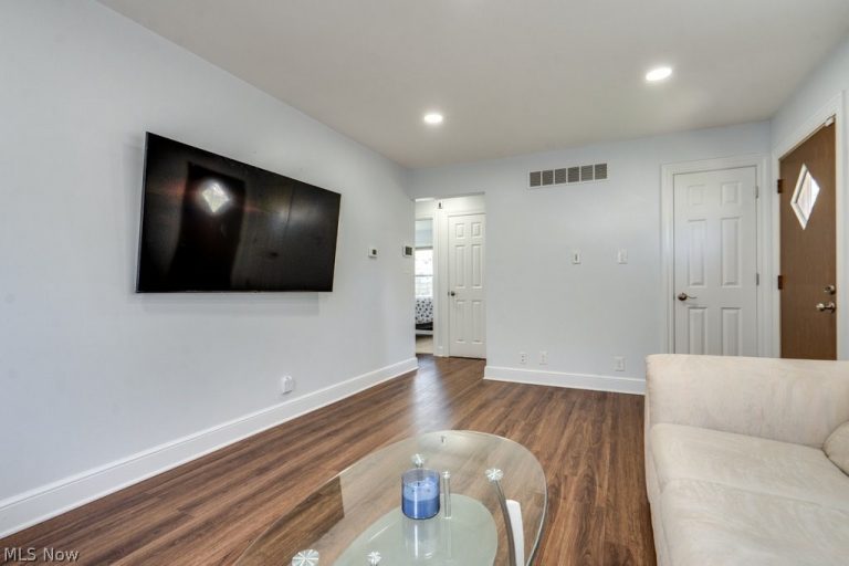 2048 Congo Street, Akron, OH - Photo 5