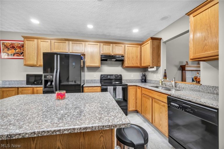 12804 Heritage Trail, North Royalton, OH - Photo 4