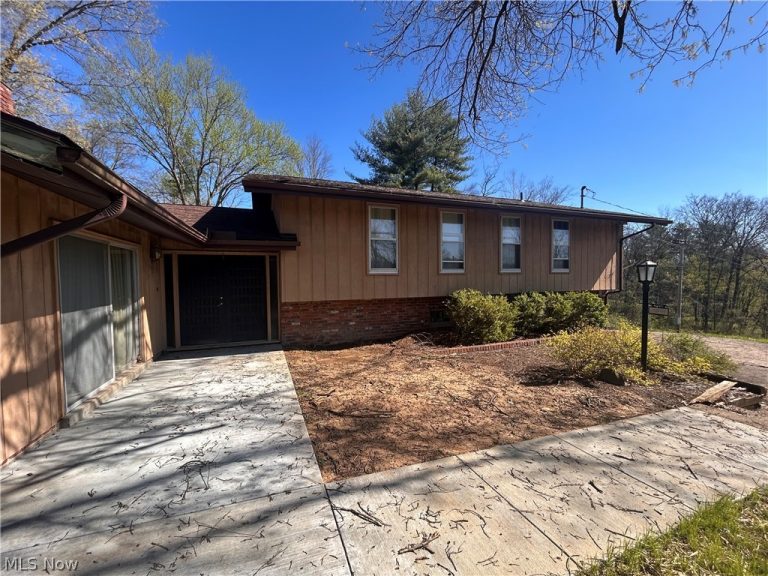 105 Colegate Woods Drive, Marietta, OH - Photo 4