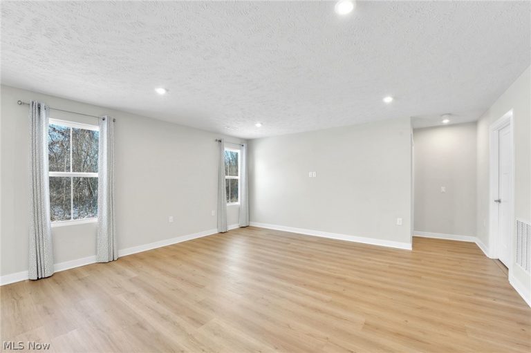 113 Spring Drive, Elyria, OH - Photo 5