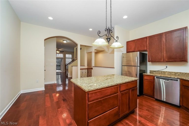 39 Grandview Drive, Rocky River, OH - Photo 2