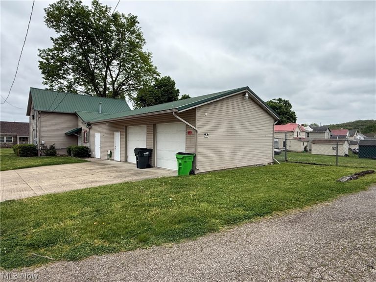 803 Kenilworth Avenue, Coshocton, OH - Photo 3