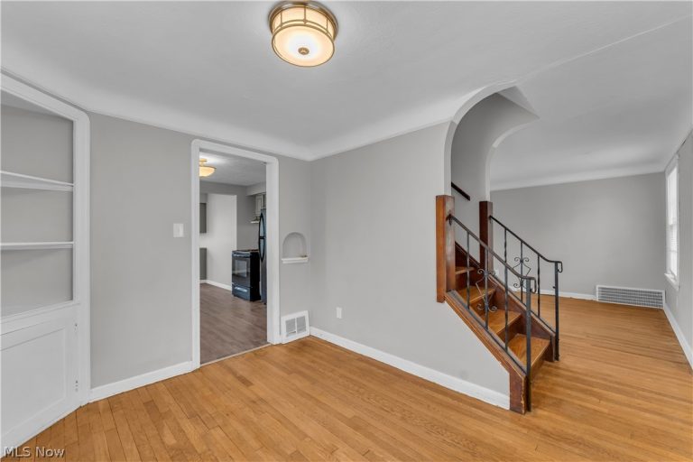 19702 Pawnee Avenue, Cleveland, OH - Photo 4