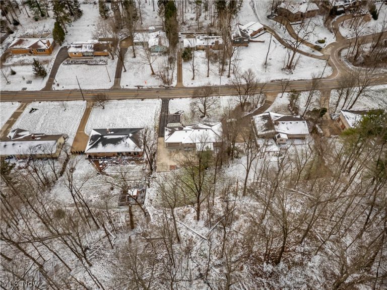10905 Greenhaven Parkway, Brecksville, OH - Photo 8