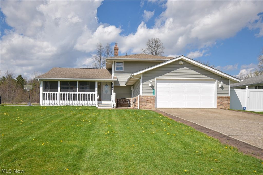 4713 Persimmon Lane, Brunswick, OH