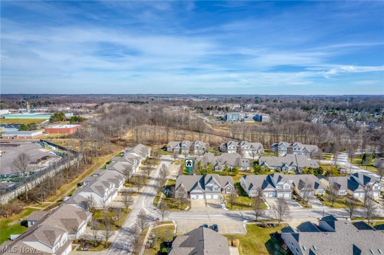 3489 Cobblestone Lane, Cuyahoga Falls, OH - Photo 3