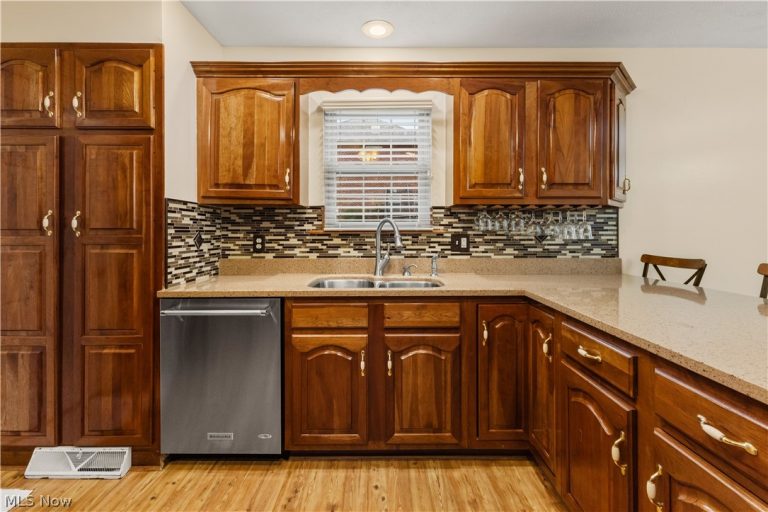 630 Bridgeview Avenue, Chester, WV - Photo 5