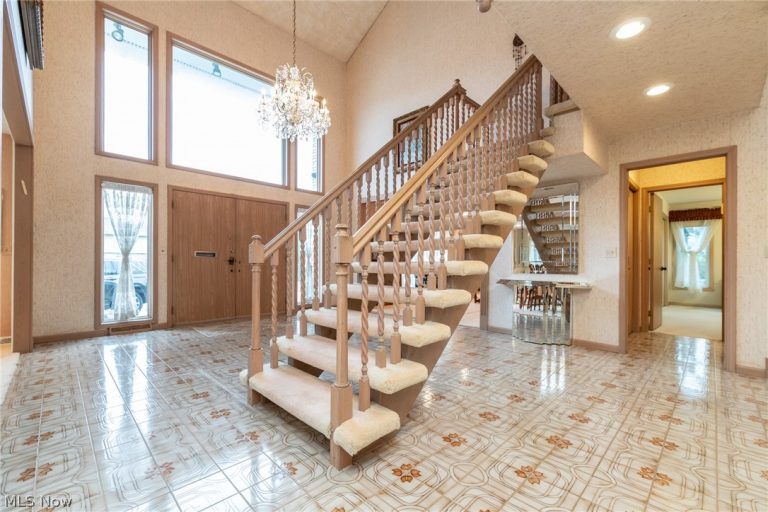 25235 Penshurst Drive, Beachwood, OH - Photo 4