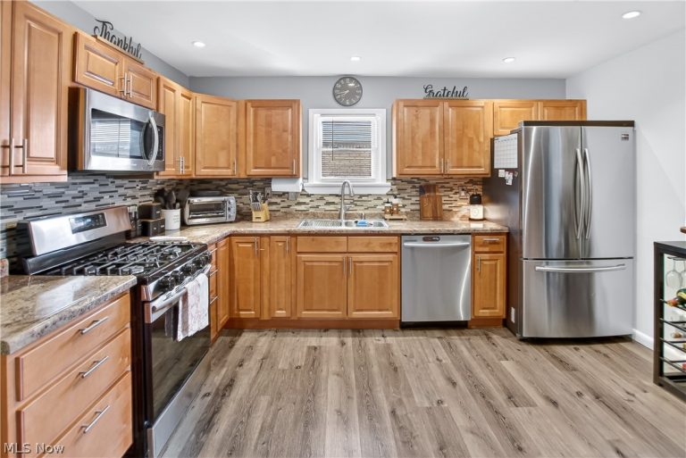 10903 Parkhurst Drive, Cleveland, OH - Photo 5