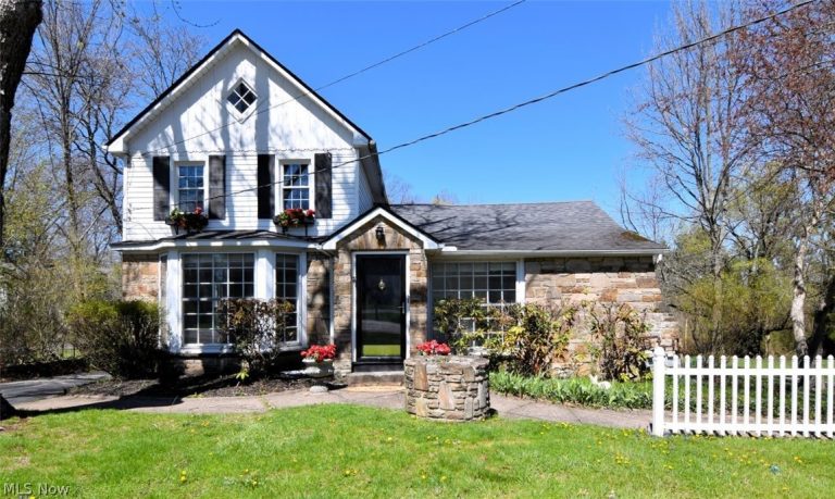 35755 Miles Road, Moreland Hills, OH - Photo 2