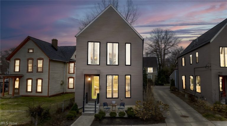 5217 Franklin Boulevard, Cleveland, OH - Photo 2